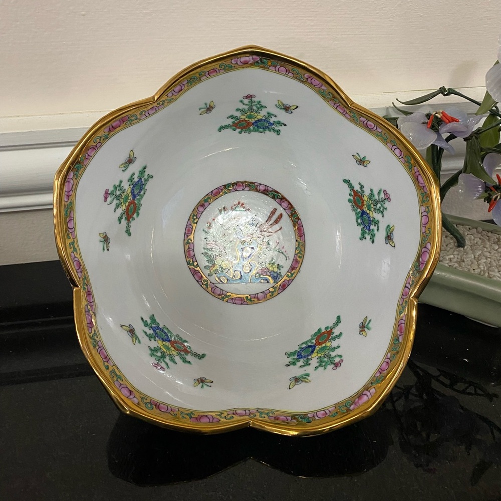 Vintage MACAU Hand-Painted Porcelain Decorative Bowl - Picture 5 of 8